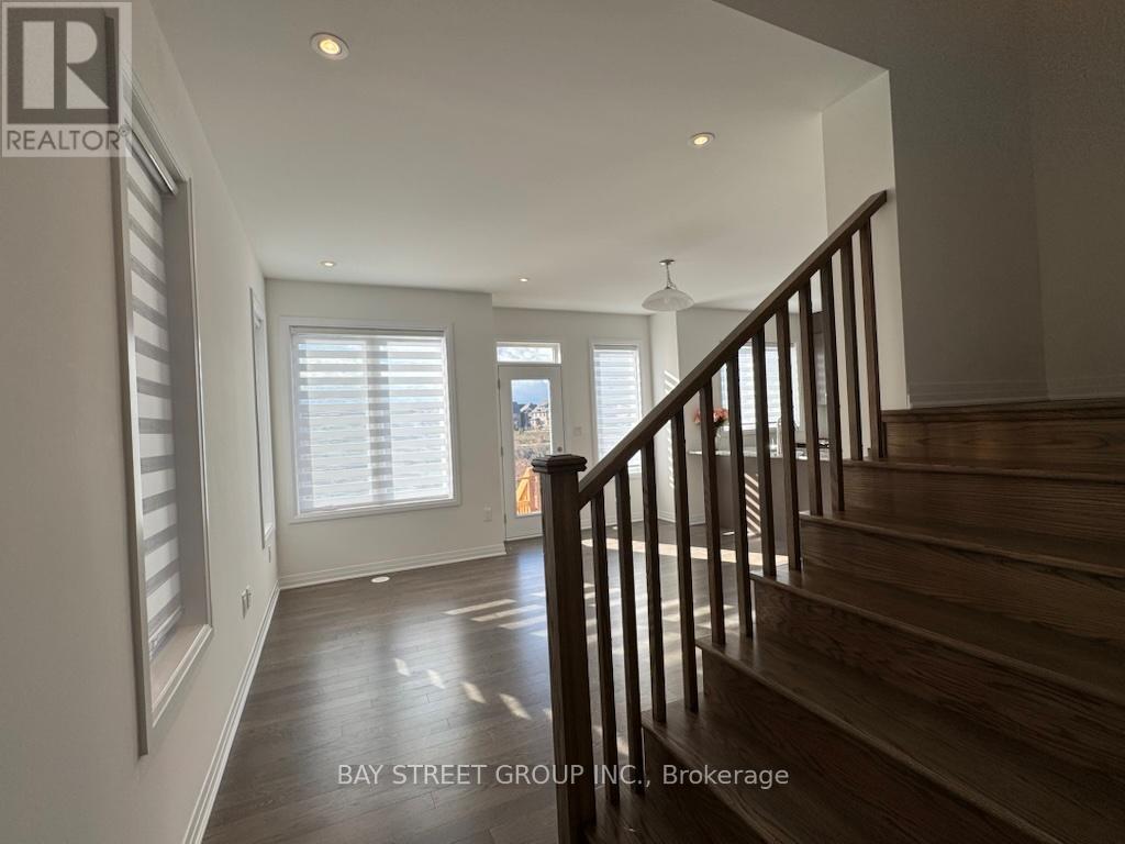 3210 Crystal Drive, Oakville, Ontario  L6M 5S8 - Photo 5 - W12570582