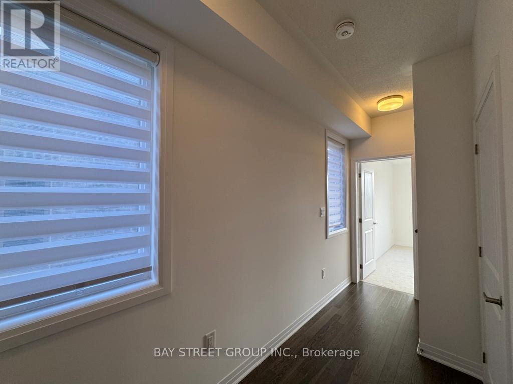 3210 Crystal Drive, Oakville, Ontario  L6M 5S8 - Photo 9 - W12570582