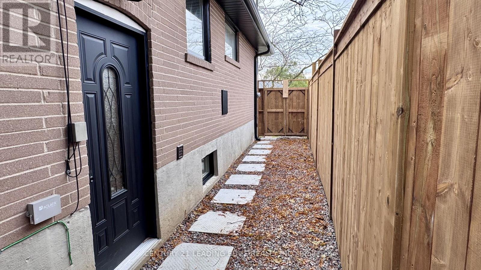 97 Lowcrest Boulevard, Toronto, Ontario  M1T 1K7 - Photo 27 - E12537146