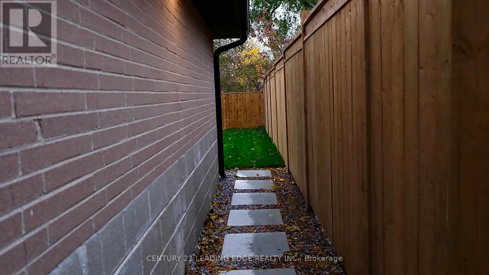97 Lowcrest Boulevard, Toronto, Ontario  M1T 1K7 - Photo 26 - E12537146