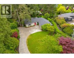 1941 Mayfair Dr Mt Tolmie