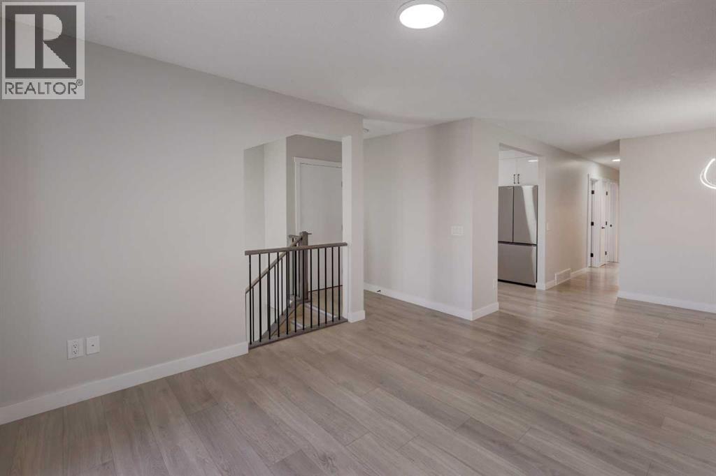 202 Falmere Way Ne, Calgary, Alberta  T3J 2Y1 - Photo 3 - A2264397