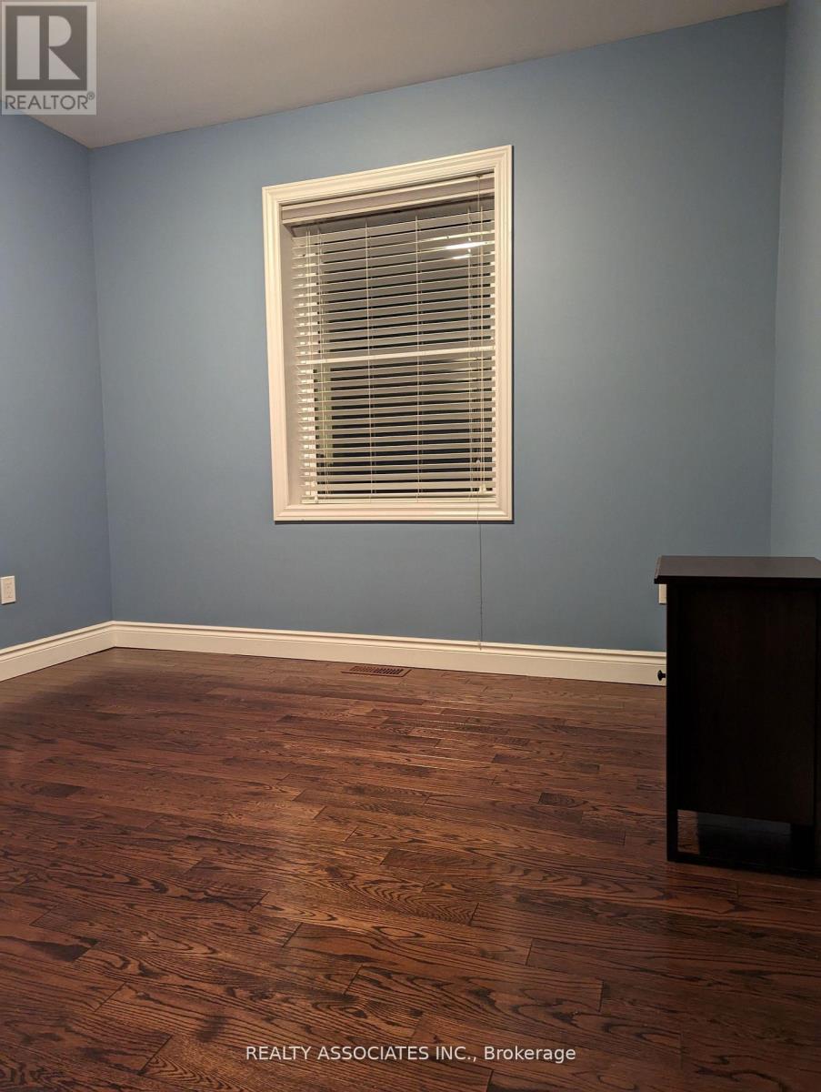 1315 Crossfield Bend, Mississauga, Ontario  L5G 3P5 - Photo 5 - W12561982