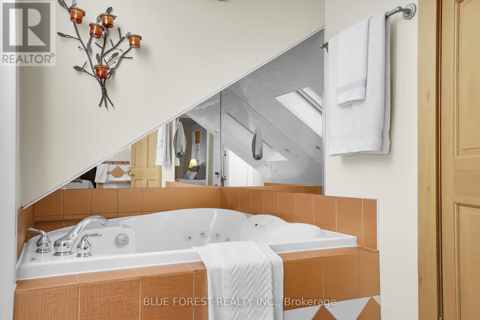 281 Cathcart Street, London South, Ontario  N6C 3N6 - Photo 13 - X12484438