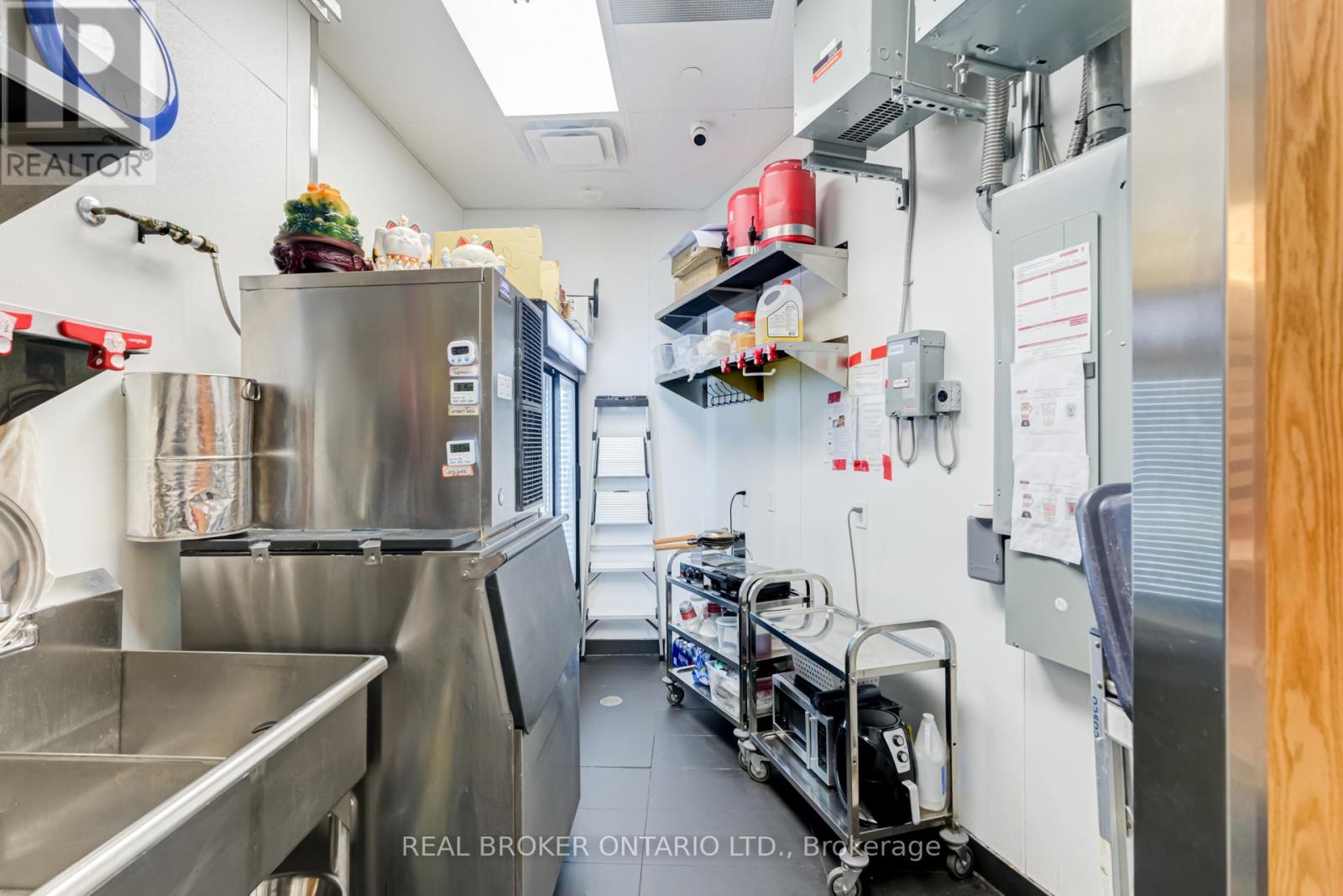 1885a - 25 The West Mall, Toronto, Ontario M9C 1B8 - Photo 9 - W12570616