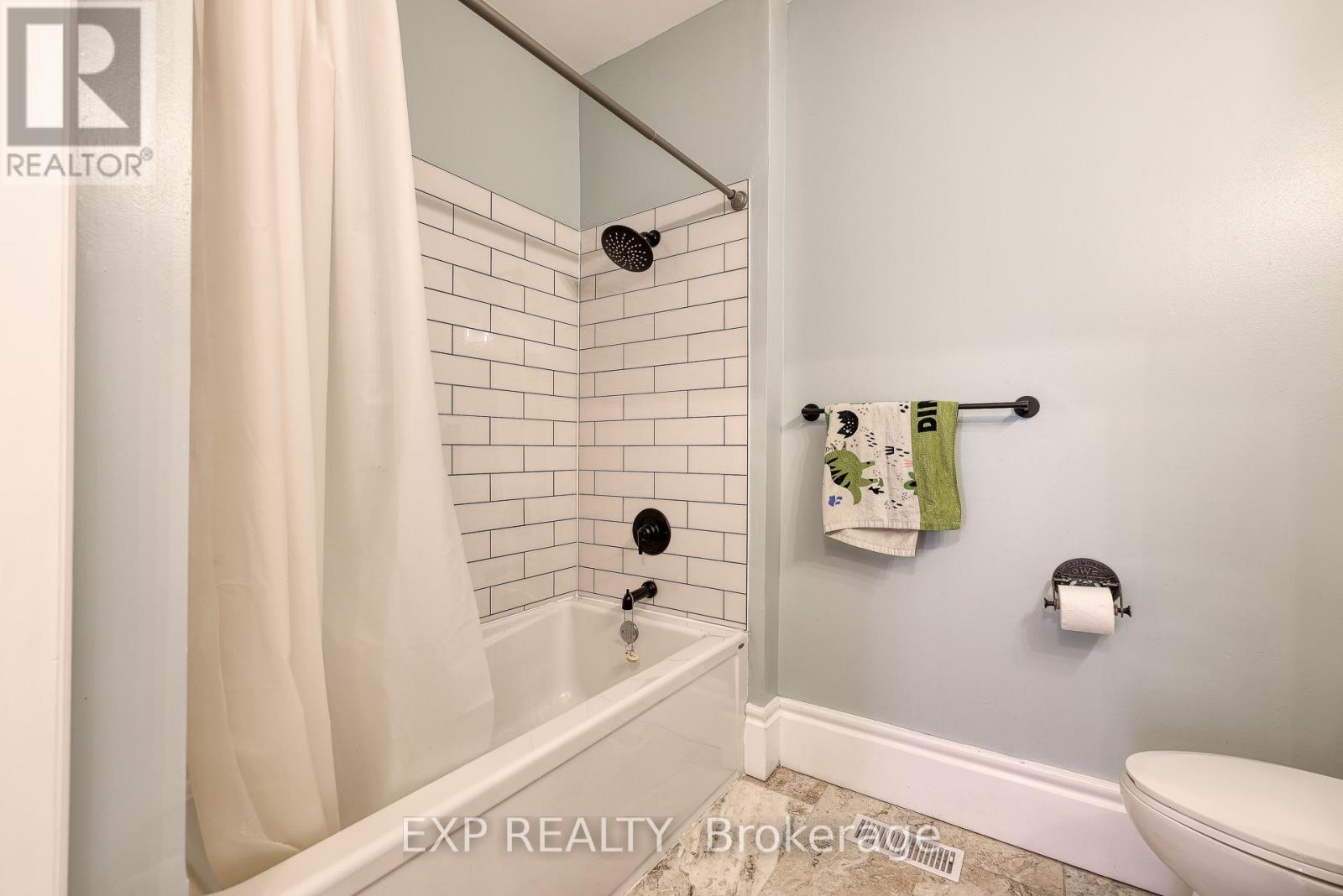 3892 Lewis Road, Thames Centre, Ontario  N0L 1V0 - Photo 38 - X12570618