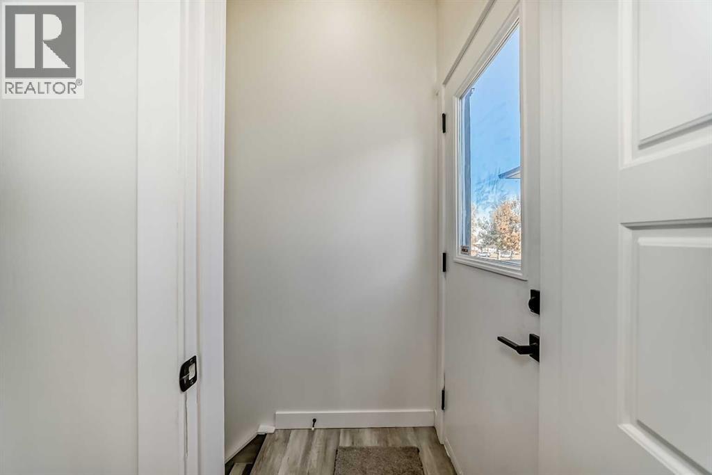 946 Berkley Drive Nw, Calgary, Alberta  T3K 1A2 - Photo 27 - A2264876