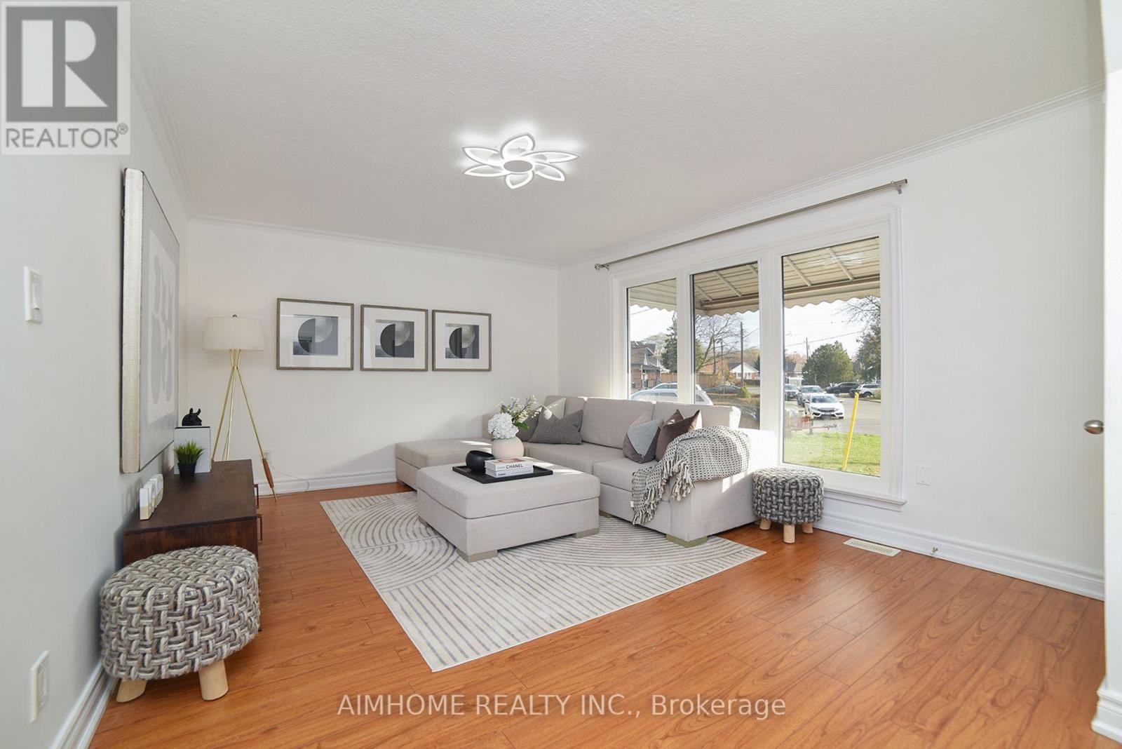 18 Ilfracombe Crescent, Toronto, Ontario  M1R 3R8 - Photo 4 - E12570590