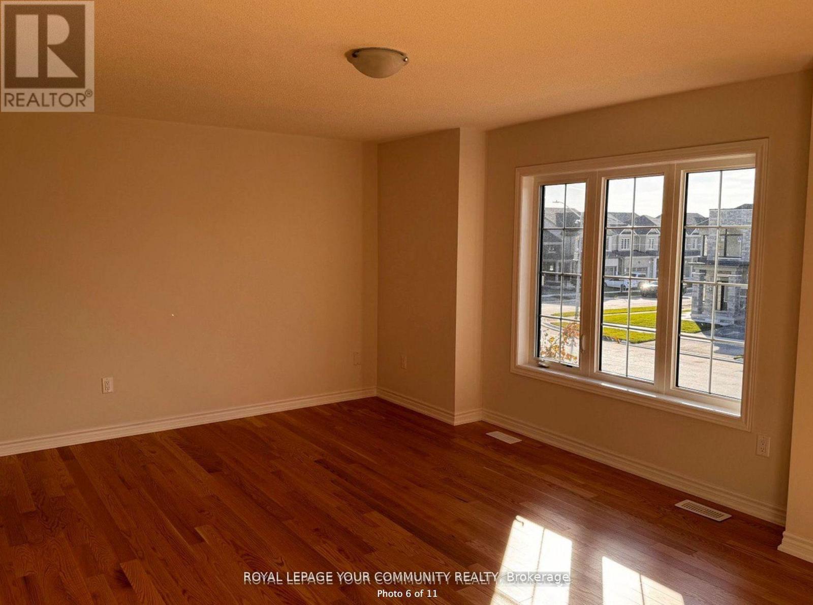 154 Terry Fox Drive, Barrie, Ontario  L9S 2Z8 - Photo 12 - S12450707