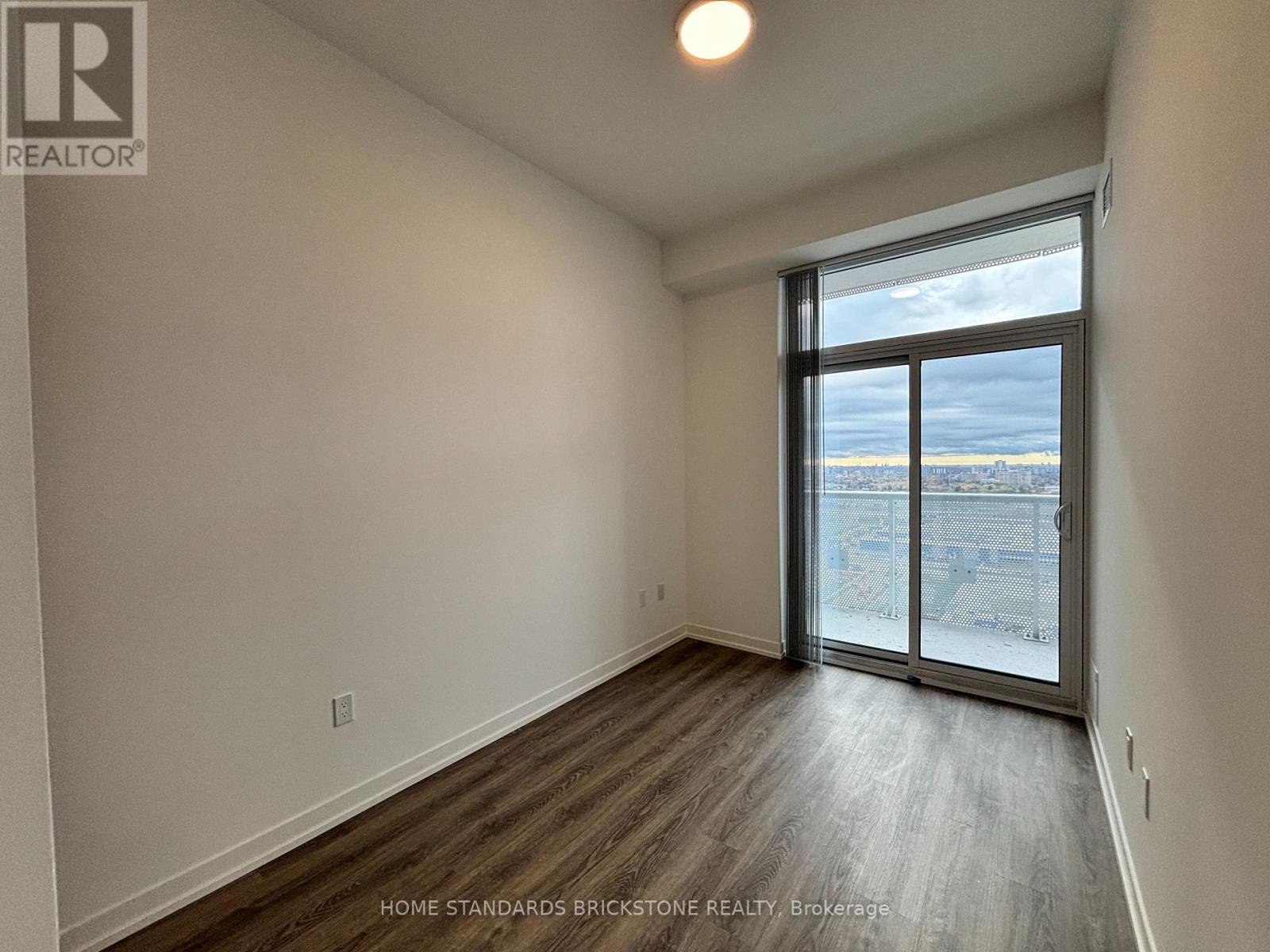 2712 - 8 Interchange Way, Vaughan, Ontario  L4K 5Z7 - Photo 13 - N12570626