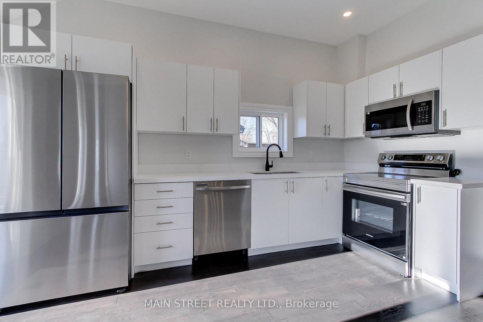 314 Kenwood Avenue, Georgina, Ontario  L4P 2X5 - Photo 8 - N12570638