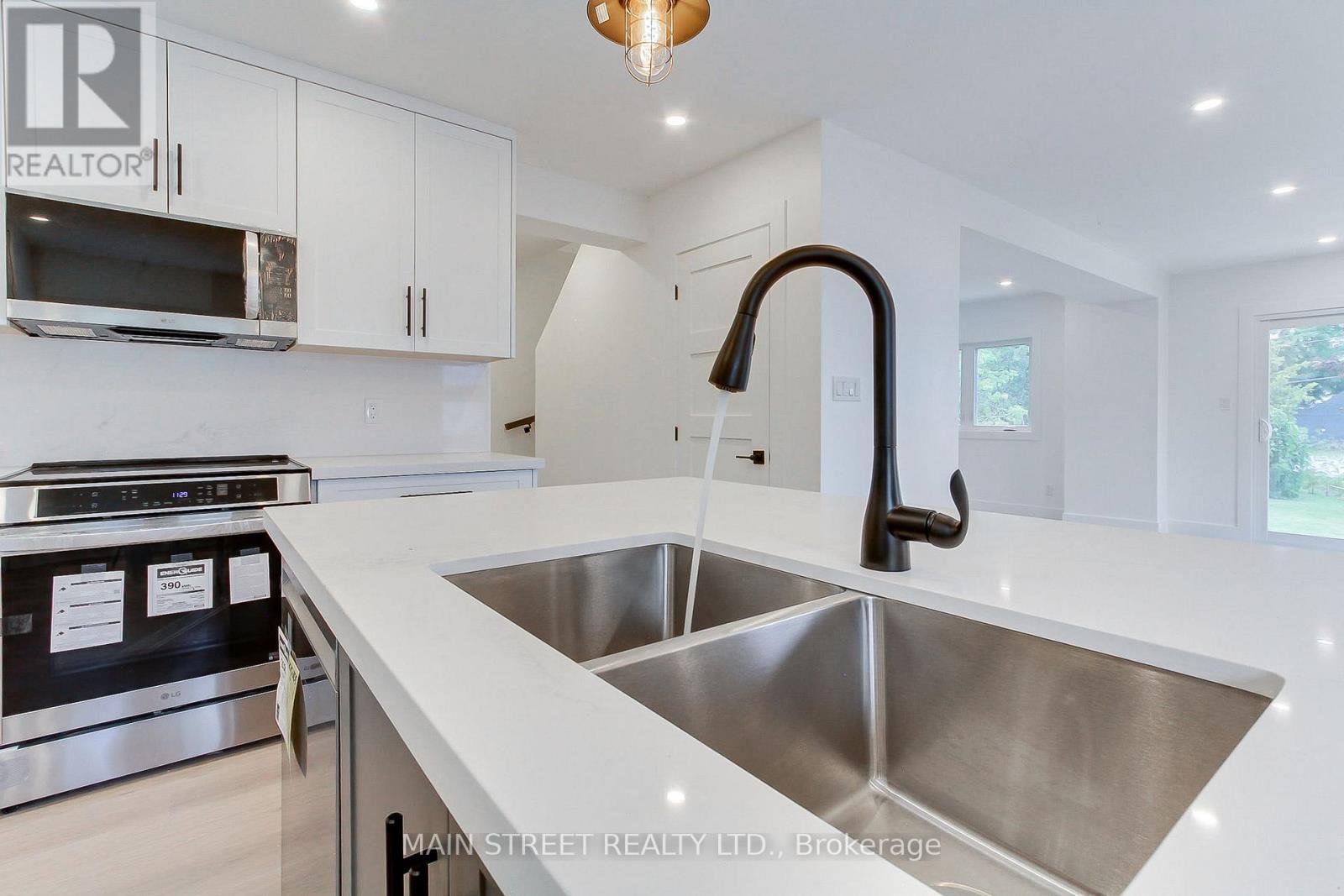 353 Pasadena Drive, Georgina, Ontario L4P 2Z2 - Photo 10 - N12570640