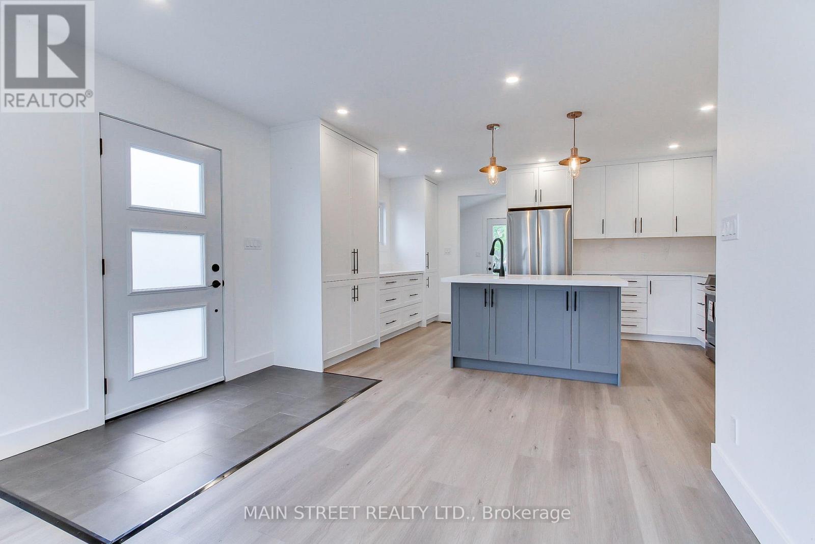 353 Pasadena Drive, Georgina, Ontario L4P 2Z2 - Photo 5 - N12570640