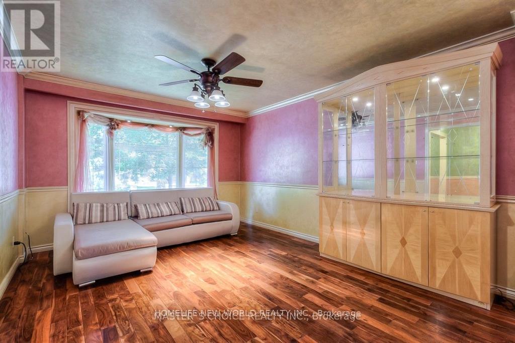 29 Liebeck Crescent, Markham, Ontario  L3R 1Y4 - Photo 2 - N12570670