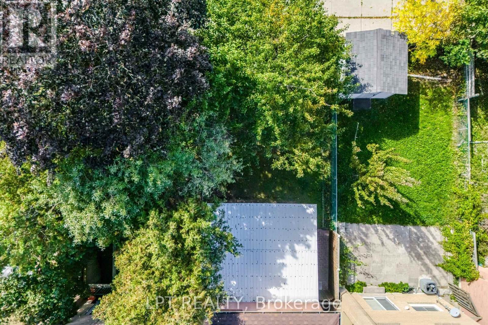 27 Woodsview Avenue, Toronto, Ontario  M9W 6B9 - Photo 36 - W12570664