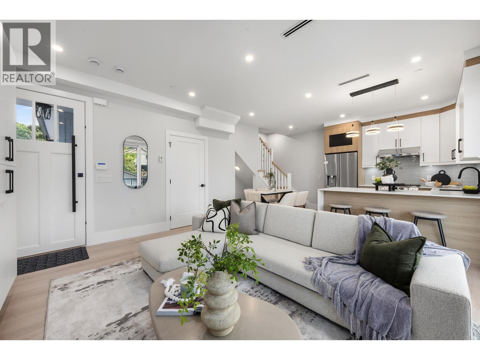 2743 Mcgill Street, Vancouver, British Columbia  V5K 1H4 - Photo 3 - R3069425