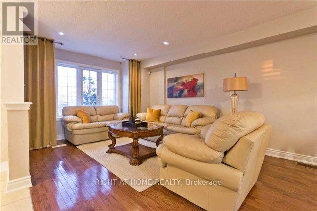 38 Batt Crescent E, Ajax, Ontario  L1T 4M2 - Photo 4 - E12570690