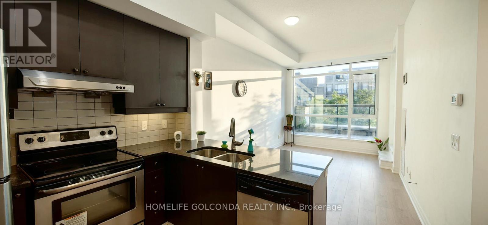 215 - 8130 Birchmount Road, Markham, Ontario  L6G 0E4 - Photo 3 - N12570680