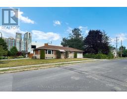 105 BETTY ANN DRIVE, Toronto, Ontario
