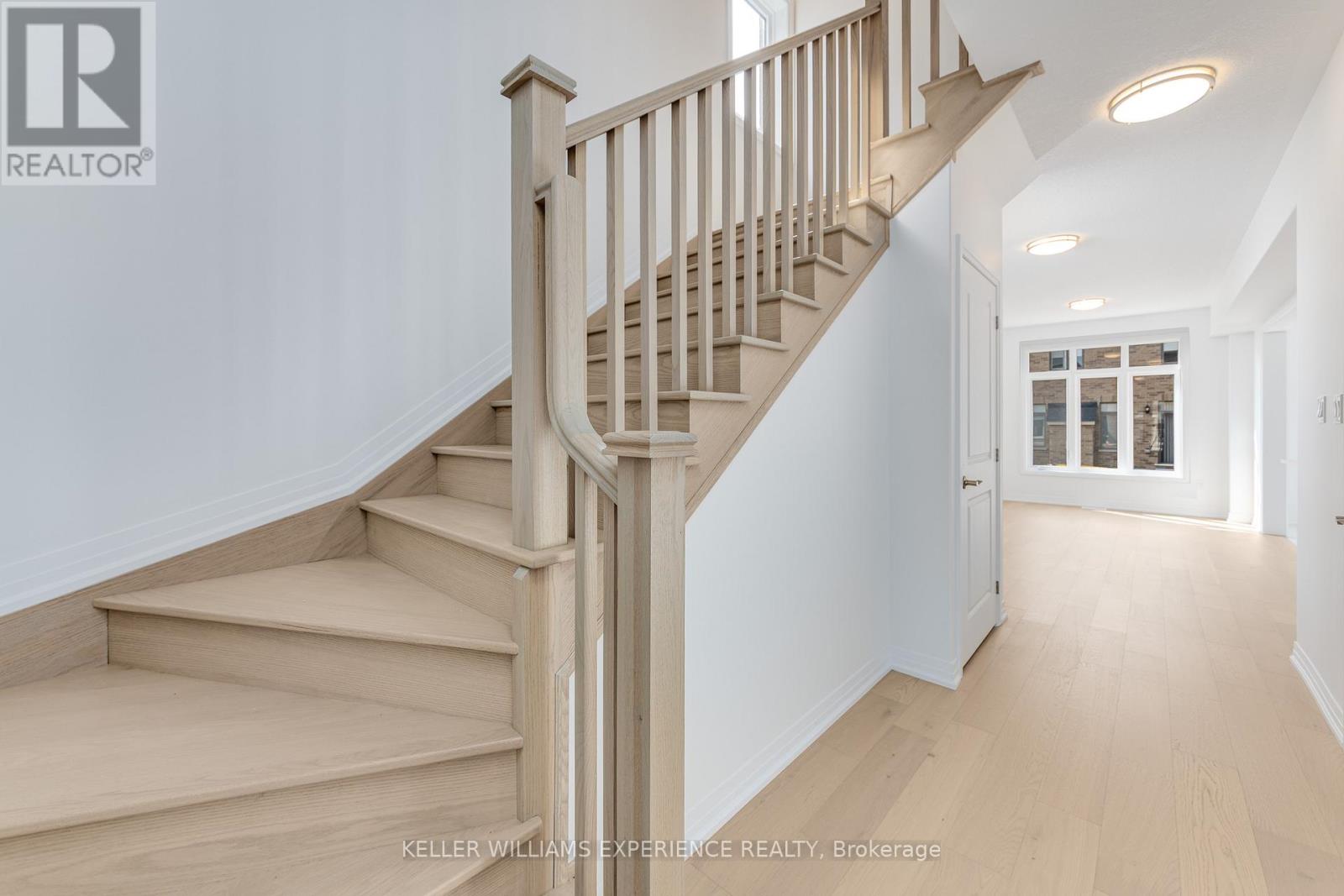 58 Sagewood Avenue, Barrie, Ontario  L9J 0K5 - Photo 4 - S12416050