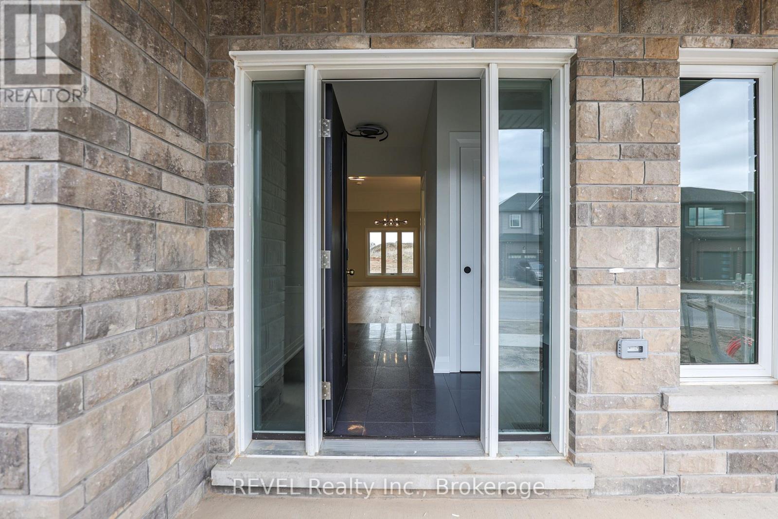 111 Acacia Road, Pelham, Ontario L0S 1E6 - Photo 3 - X12422754