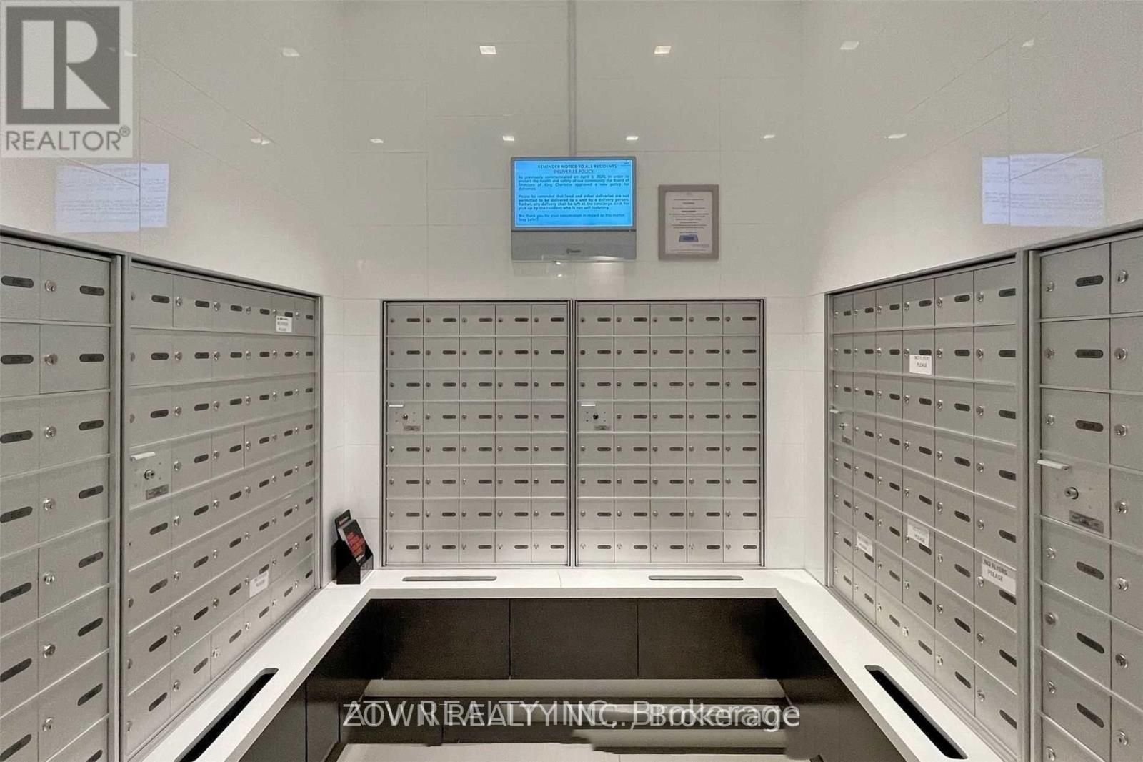 1705 - 11 Charlotte Street, Toronto, Ontario  M5V 2H5 - Photo 2 - C12570696