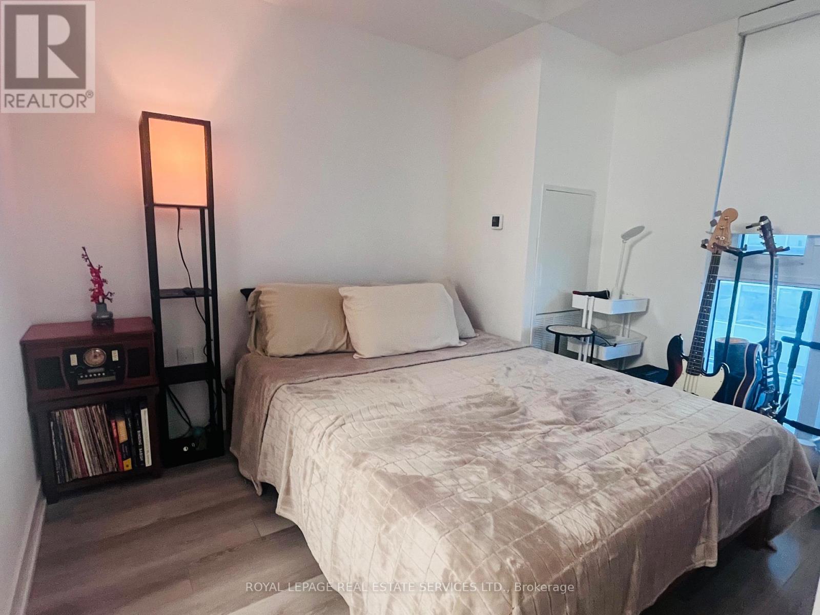 2413 - 230 Simcoe Street, Toronto, Ontario  M5T 0G7 - Photo 11 - C12570726