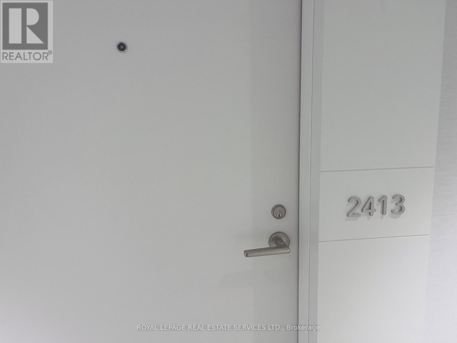 2413 - 230 Simcoe Street, Toronto, Ontario  M5T 0G7 - Photo 4 - C12570726