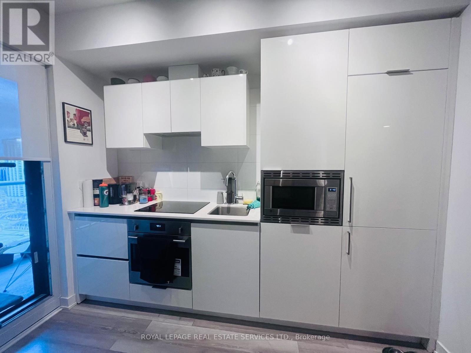 2413 - 230 Simcoe Street, Toronto, Ontario  M5T 0G7 - Photo 8 - C12570726