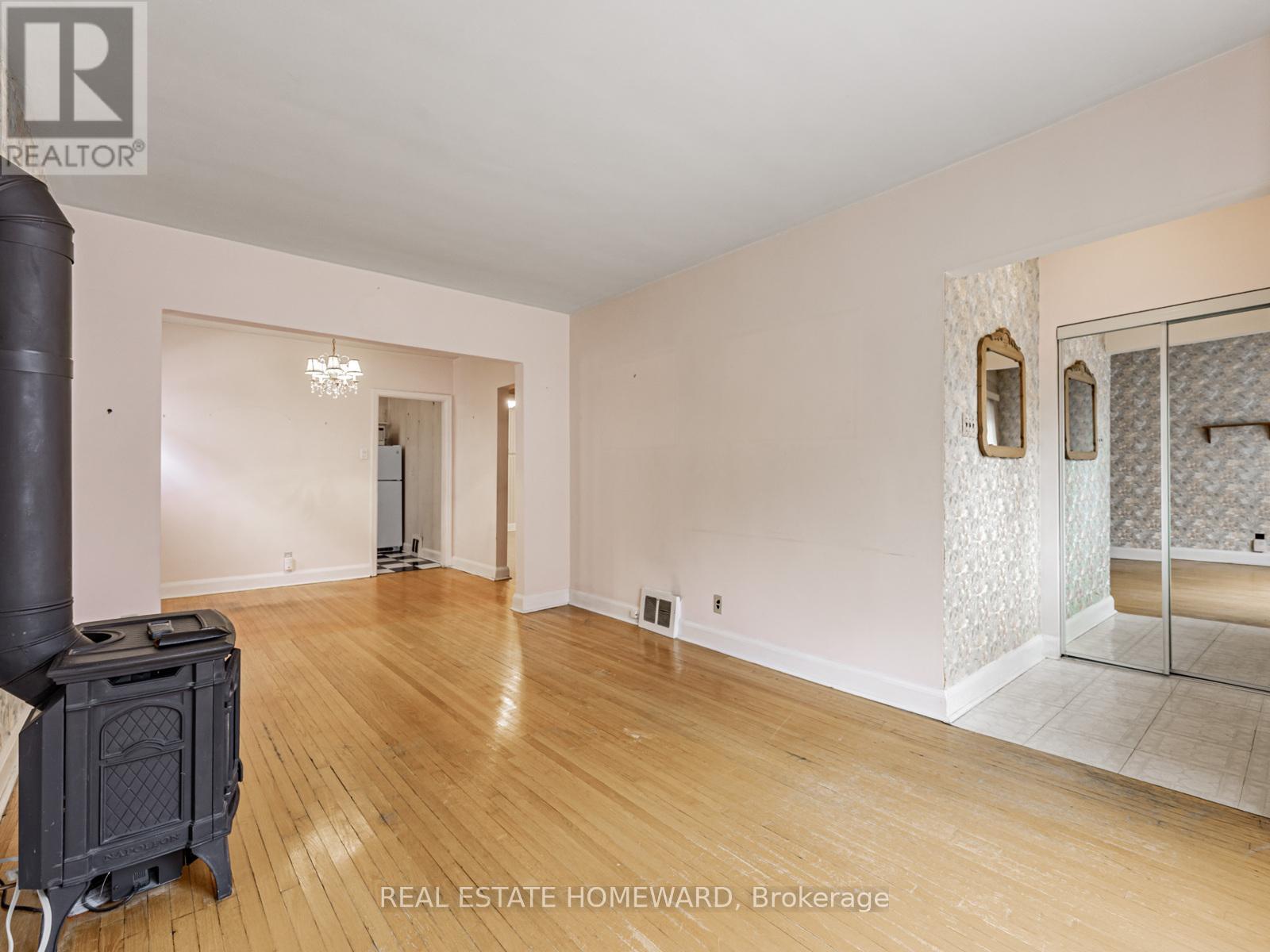 18 Herron Avenue, Toronto, Ontario  M1L 3V7 - Photo 5 - E12570742