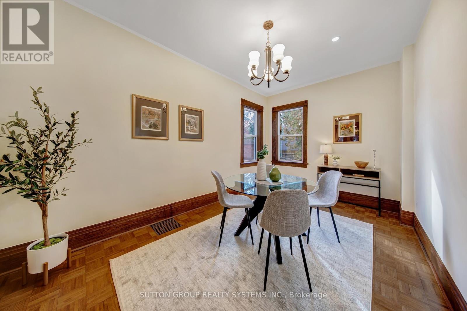 13 Evelyn Crescent, Toronto, Ontario  M6P 3C8 - Photo 11 - W12570716