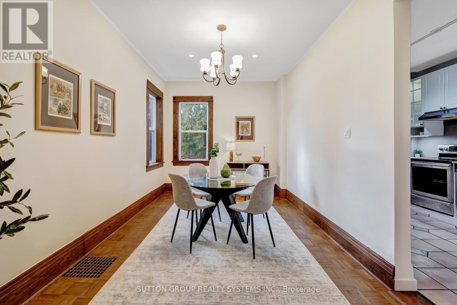 13 Evelyn Crescent, Toronto, Ontario  M6P 3C8 - Photo 12 - W12570716