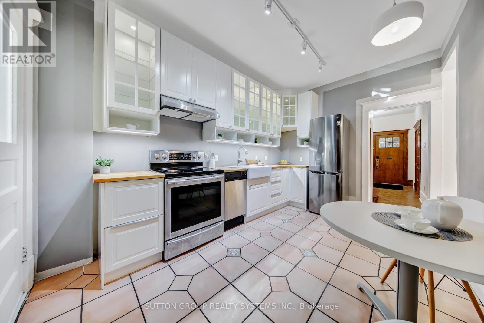 13 Evelyn Crescent, Toronto, Ontario  M6P 3C8 - Photo 13 - W12570716