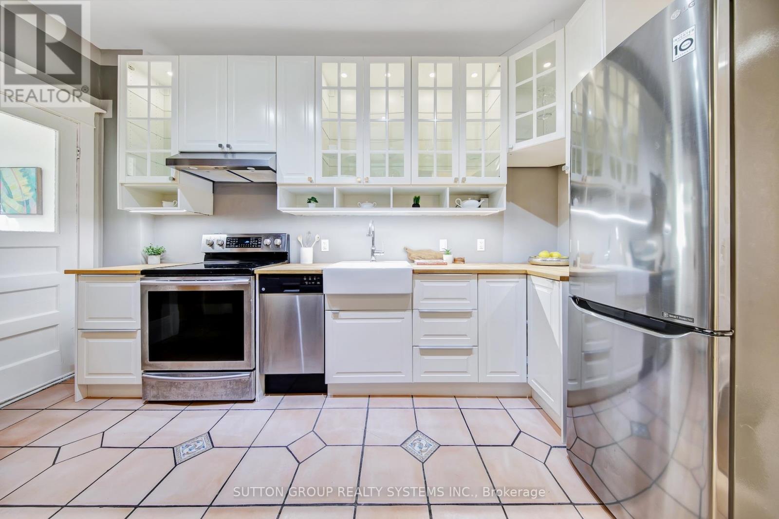 13 Evelyn Crescent, Toronto, Ontario  M6P 3C8 - Photo 14 - W12570716