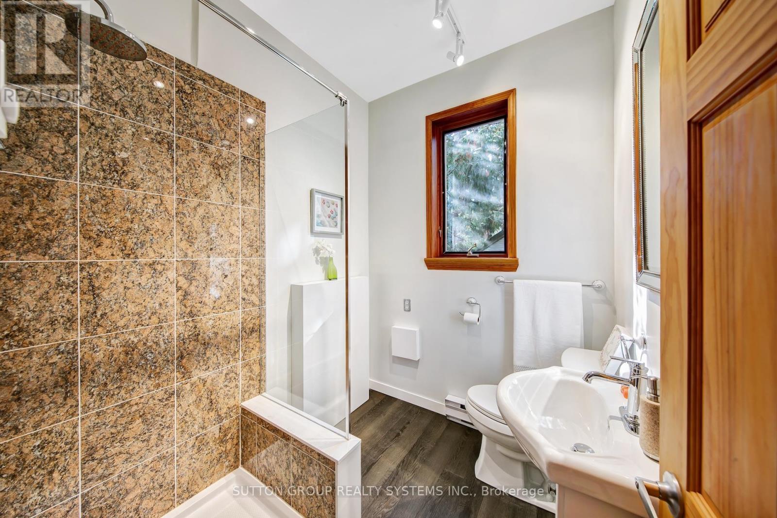 13 Evelyn Crescent, Toronto, Ontario  M6P 3C8 - Photo 16 - W12570716