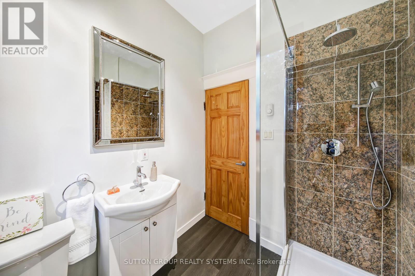 13 Evelyn Crescent, Toronto, Ontario  M6P 3C8 - Photo 17 - W12570716