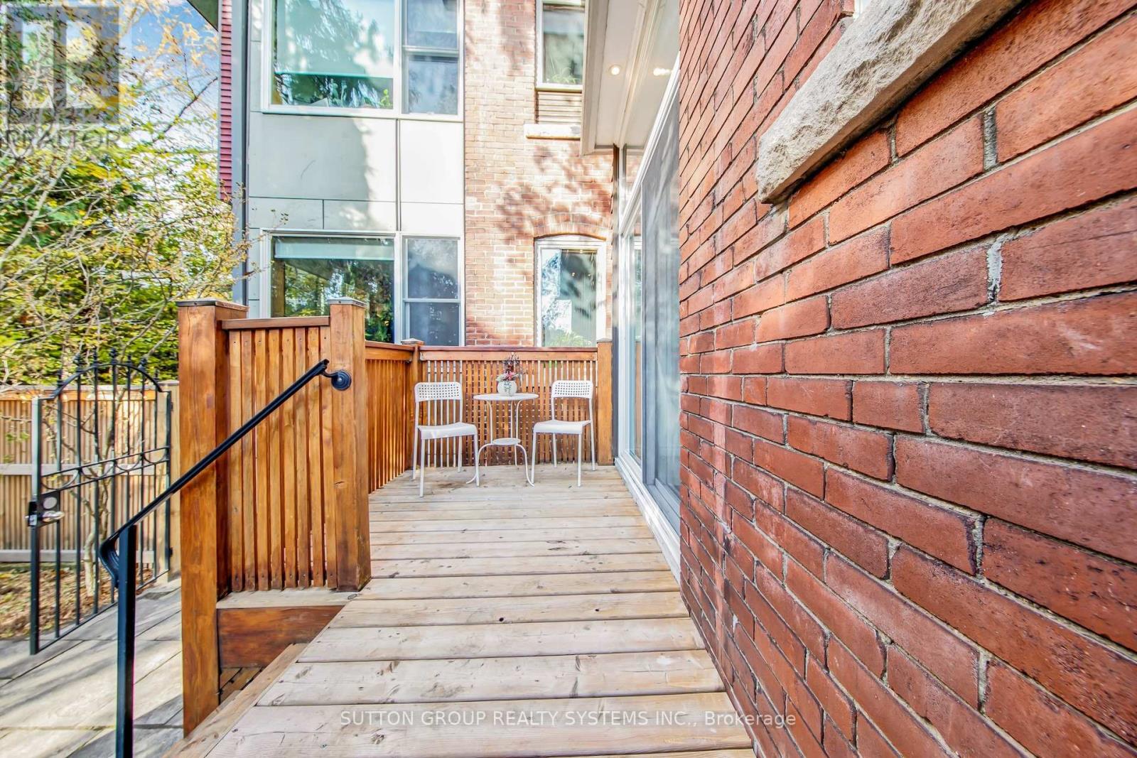 13 Evelyn Crescent, Toronto, Ontario  M6P 3C8 - Photo 19 - W12570716