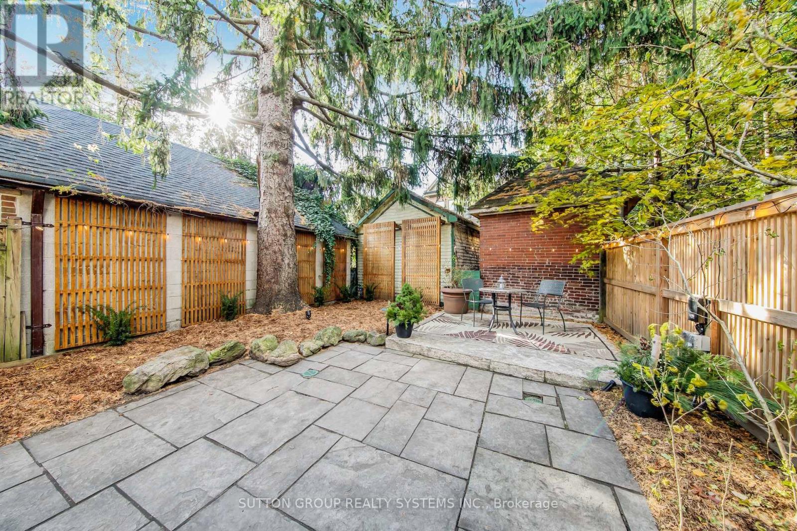 13 Evelyn Crescent, Toronto, Ontario  M6P 3C8 - Photo 20 - W12570716