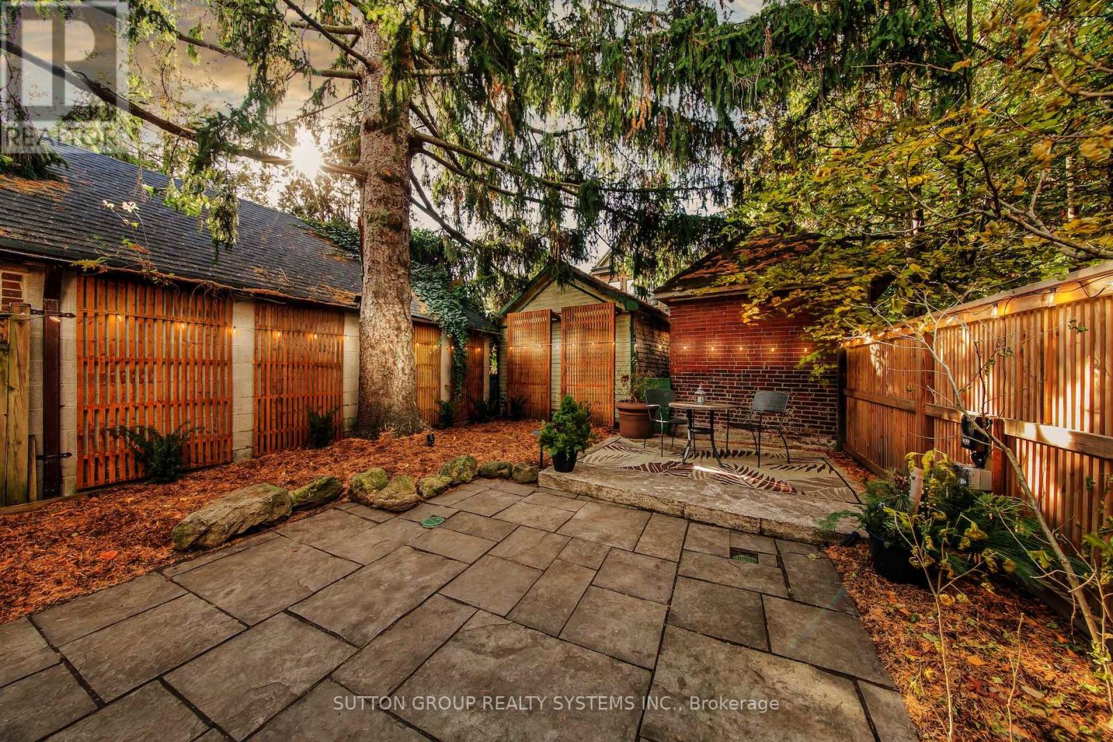 13 Evelyn Crescent, Toronto, Ontario  M6P 3C8 - Photo 21 - W12570716