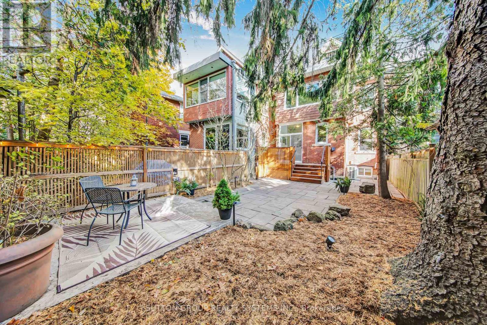 13 Evelyn Crescent, Toronto, Ontario  M6P 3C8 - Photo 22 - W12570716