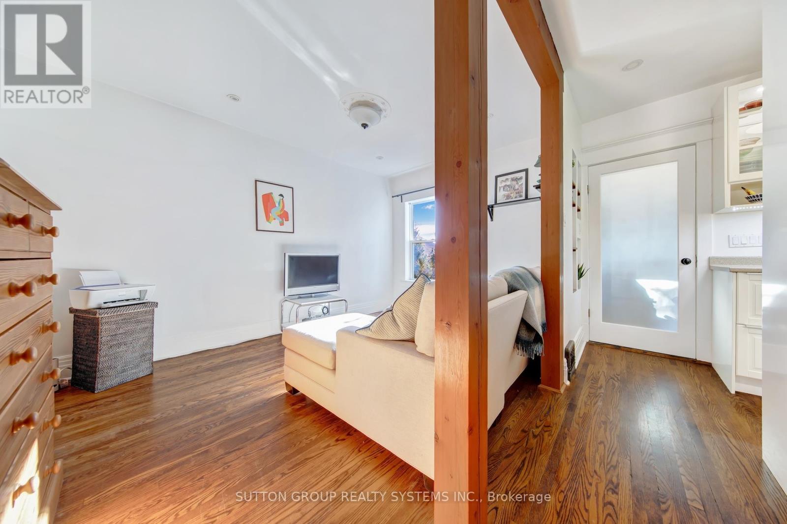 13 Evelyn Crescent, Toronto, Ontario  M6P 3C8 - Photo 30 - W12570716