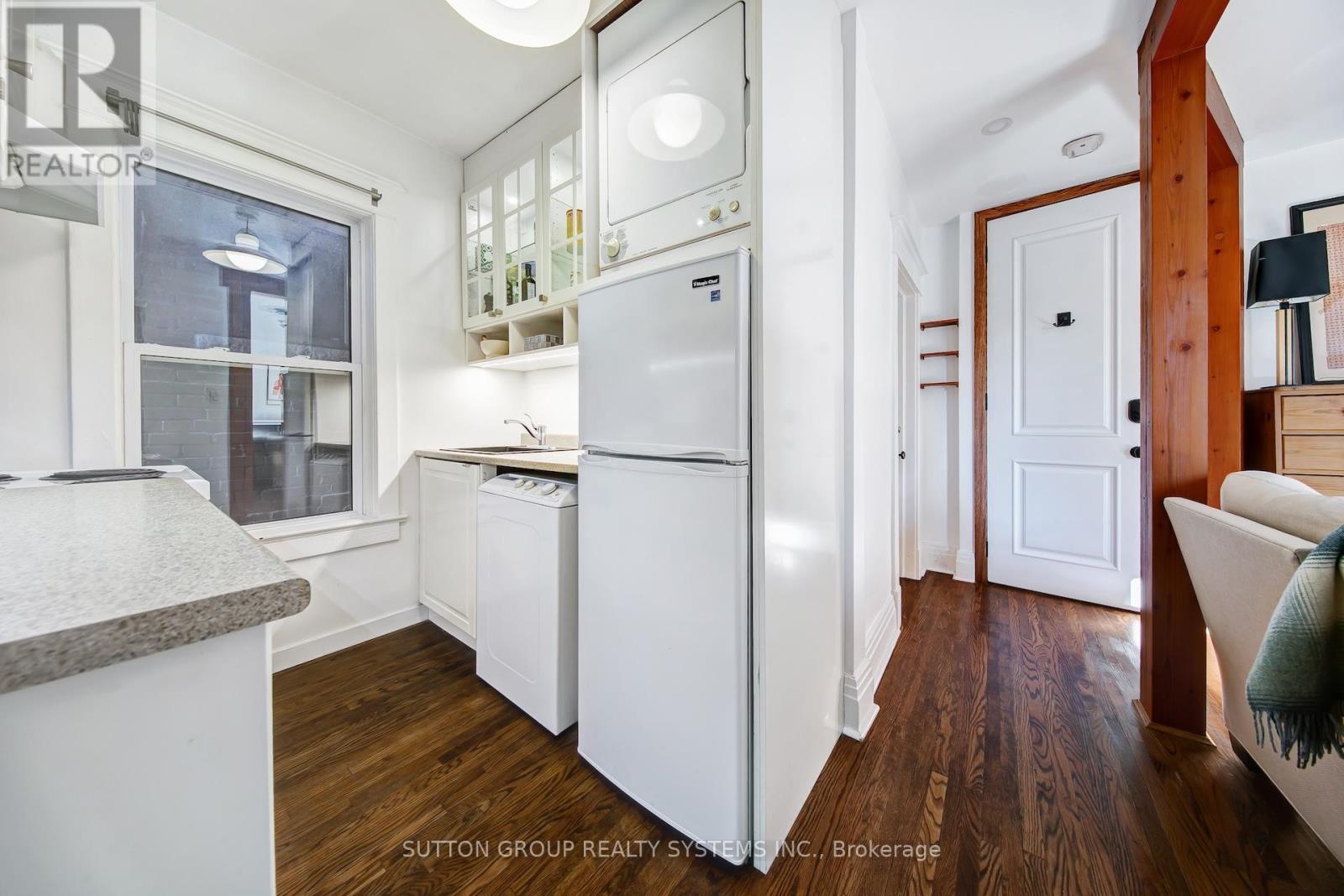 13 Evelyn Crescent, Toronto, Ontario  M6P 3C8 - Photo 31 - W12570716