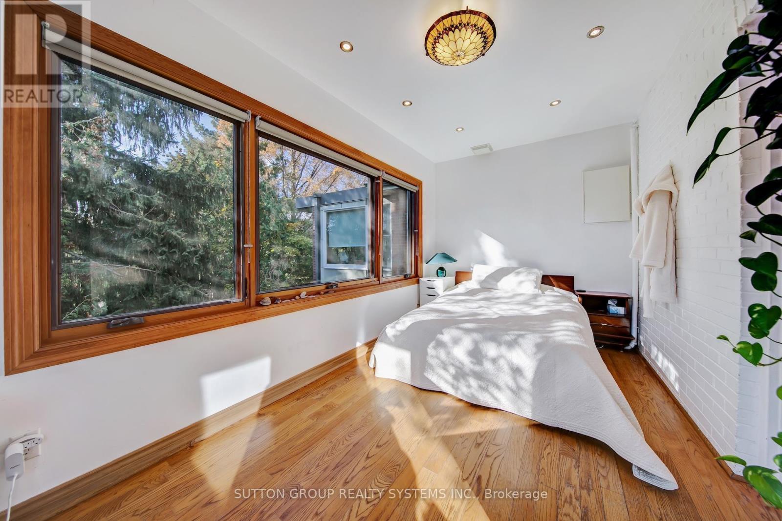 13 Evelyn Crescent, Toronto, Ontario  M6P 3C8 - Photo 32 - W12570716