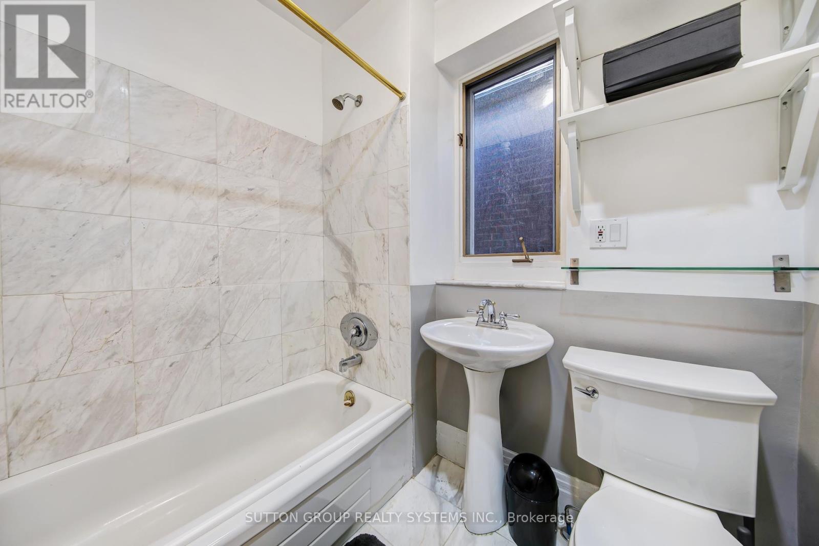 13 Evelyn Crescent, Toronto, Ontario  M6P 3C8 - Photo 33 - W12570716