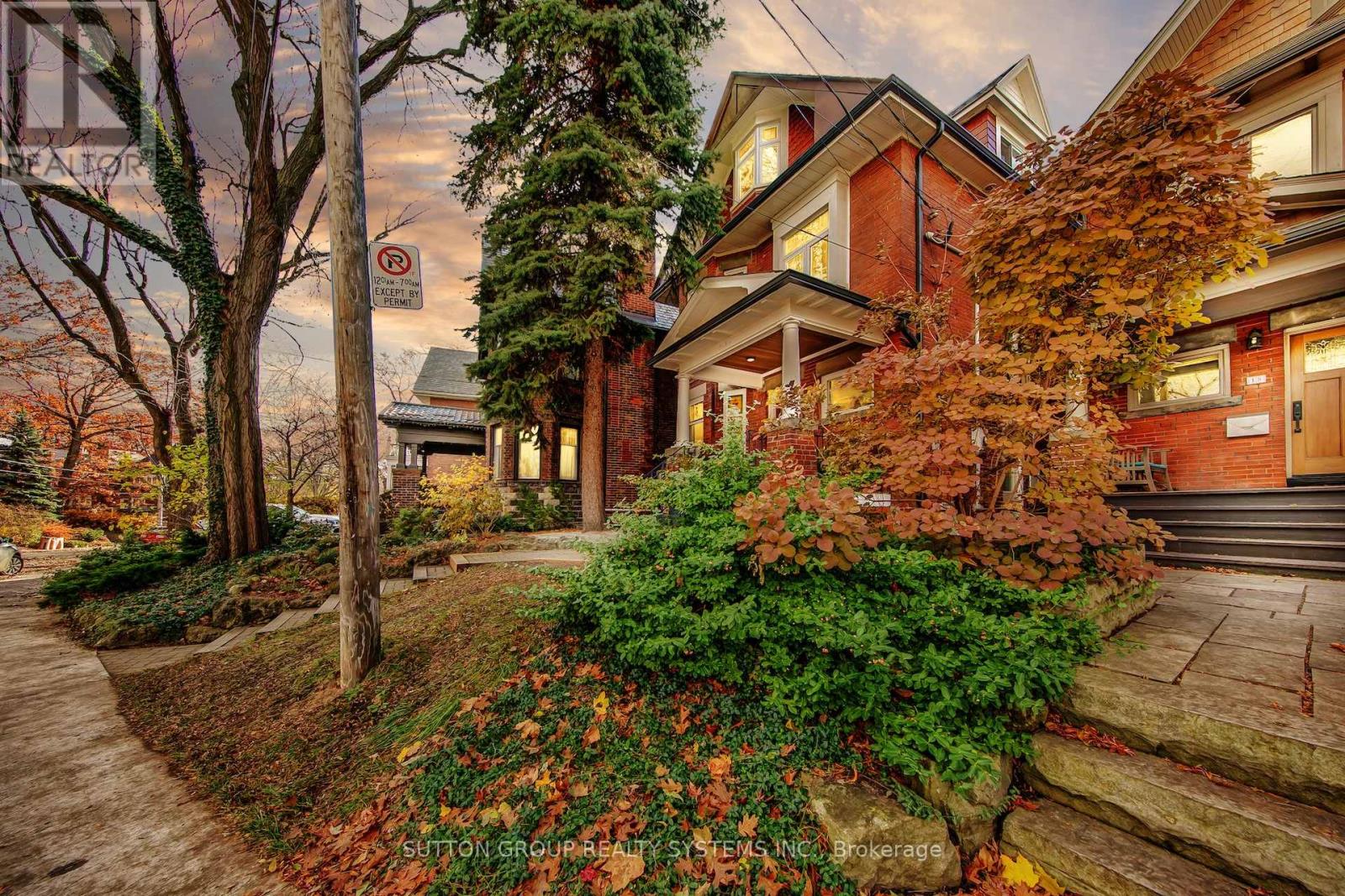 13 Evelyn Crescent, Toronto, Ontario  M6P 3C8 - Photo 4 - W12570716