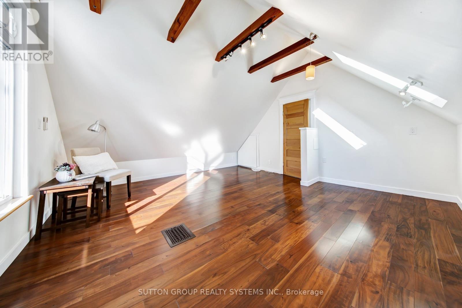 13 Evelyn Crescent, Toronto, Ontario  M6P 3C8 - Photo 40 - W12570716