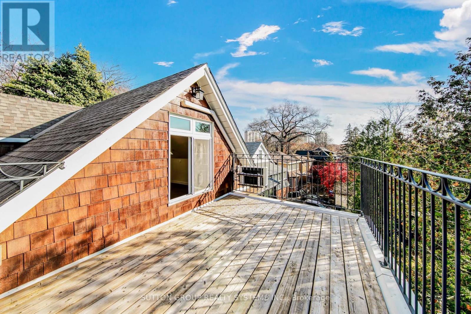 13 Evelyn Crescent, Toronto, Ontario  M6P 3C8 - Photo 42 - W12570716