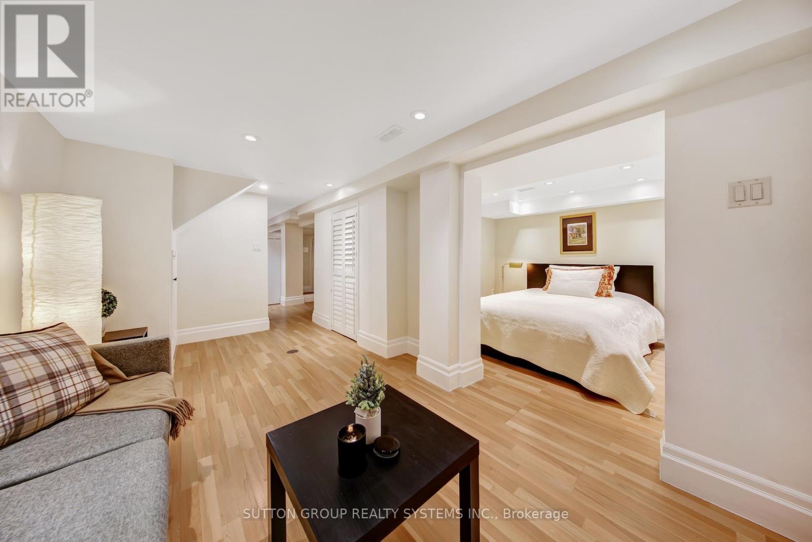 13 Evelyn Crescent, Toronto, Ontario  M6P 3C8 - Photo 45 - W12570716