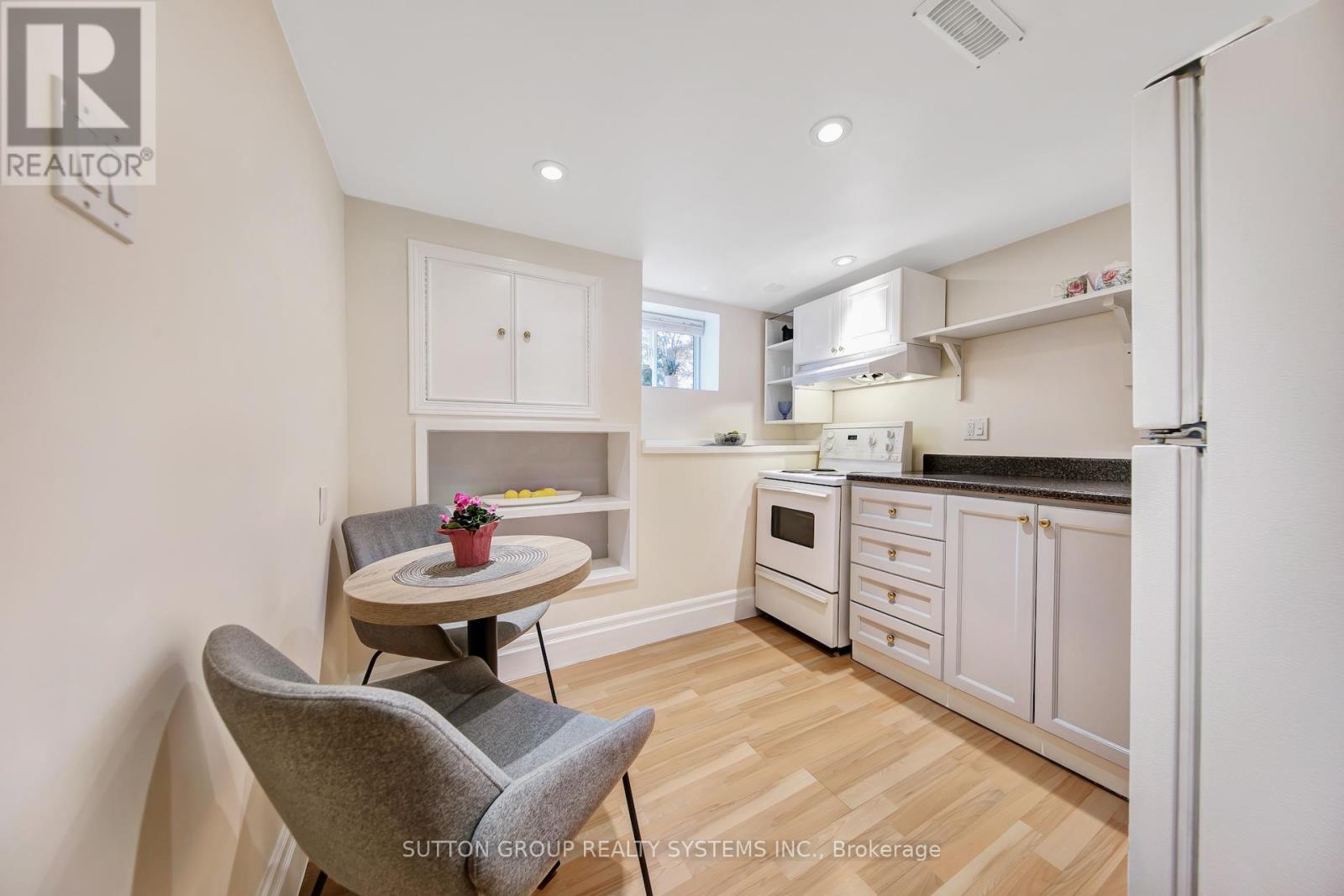 13 Evelyn Crescent, Toronto, Ontario  M6P 3C8 - Photo 47 - W12570716