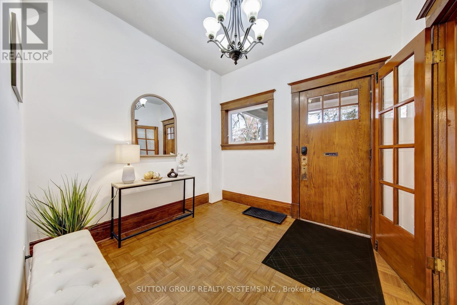 13 Evelyn Crescent, Toronto, Ontario  M6P 3C8 - Photo 5 - W12570716